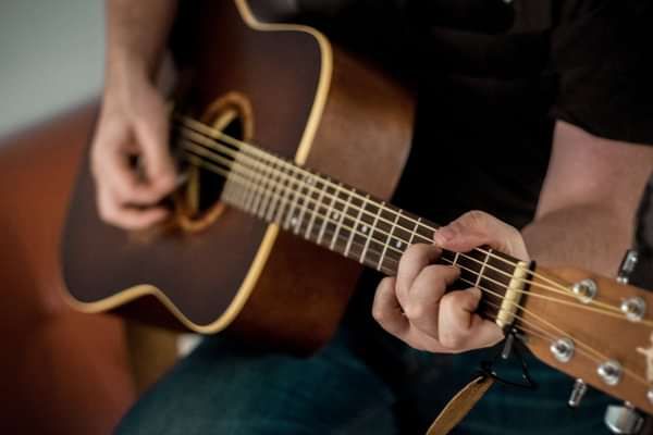 3 Tips to Help You Play Guitar Like a Pro - IBlog
